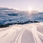 Crown Of The Alps By We Rent Τσελ αμ Ζέε
