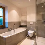 בקתה Crown Of The Alps By We Rent צל-אם-זי