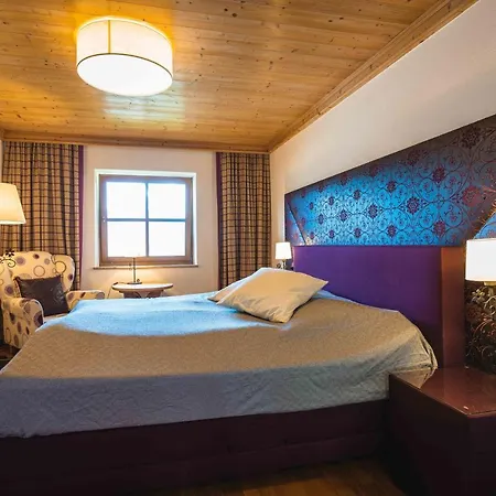 Crown Of The Alps Chalet *