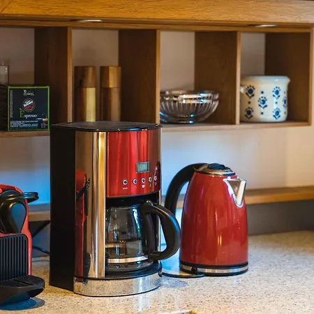 Crown Of The Alps By We Rent 滨湖采尔