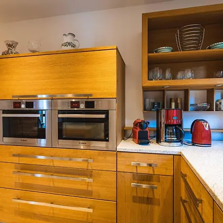 Crown Of The Alps By We Rent 滨湖采尔